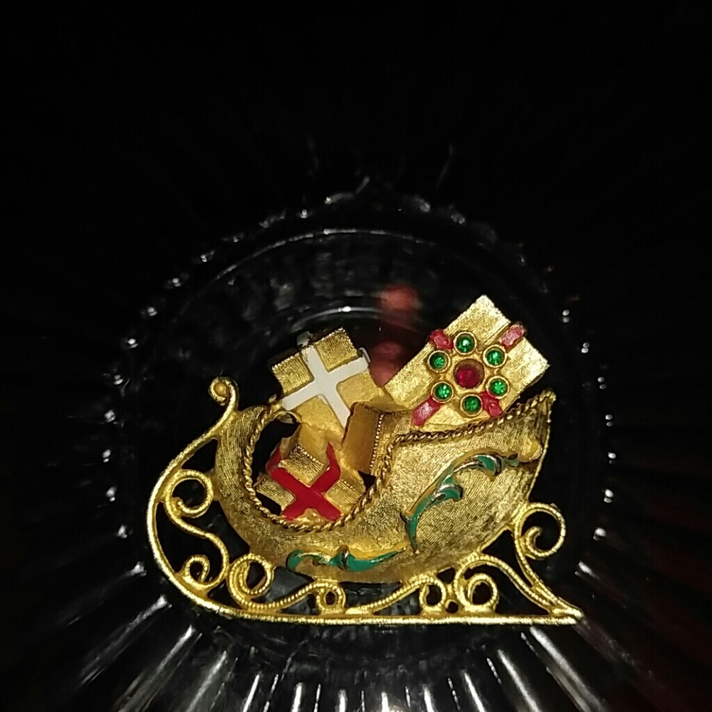 Vintage MYLU Christmas sleigh pin or brooch